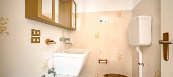 3-salle Appartement à Borgosesia, Italy No. 234380 12