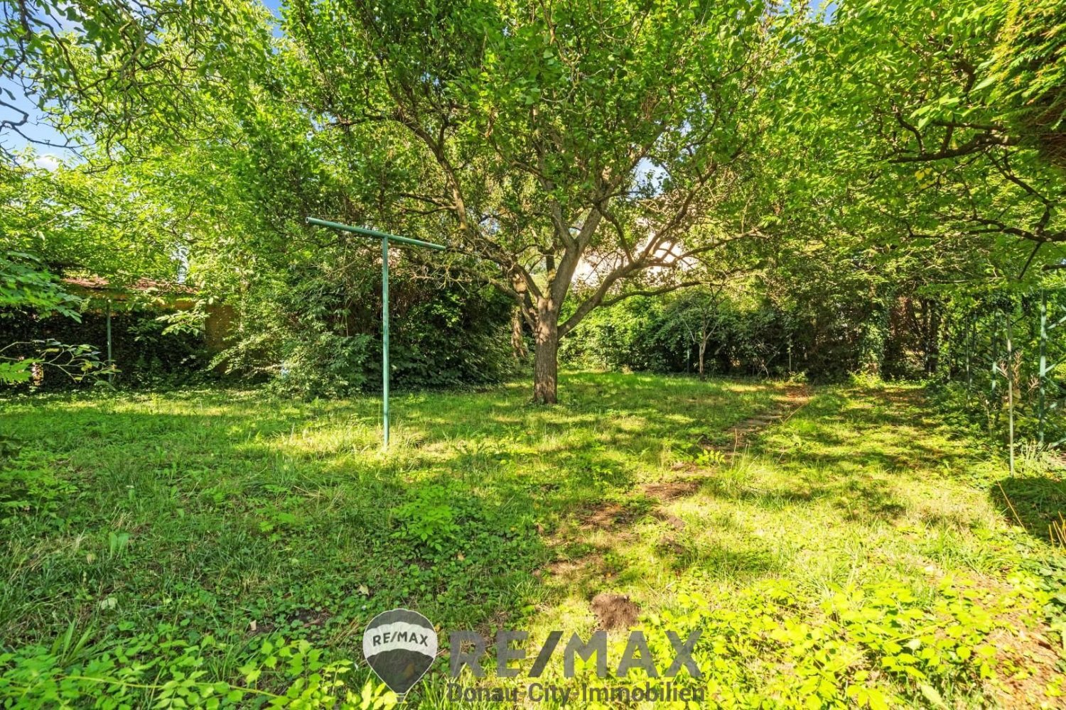  Land in Vienna, Austria No. 219935