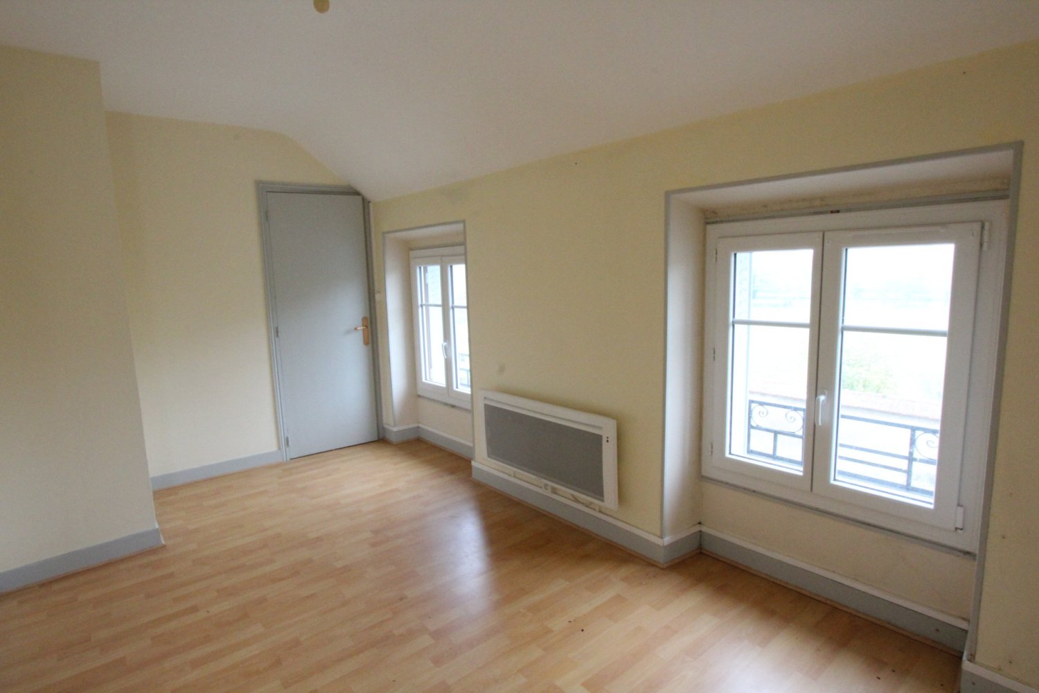 Moradia em banda T2 em Herry, France N.º 56010