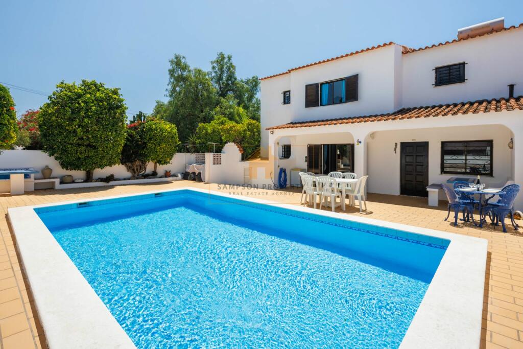 4 bedrooms Villa in Lagoa, Portugal No. 224802