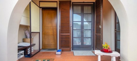 6 bedrooms House in Calcinaia, Italy No. 364490 2