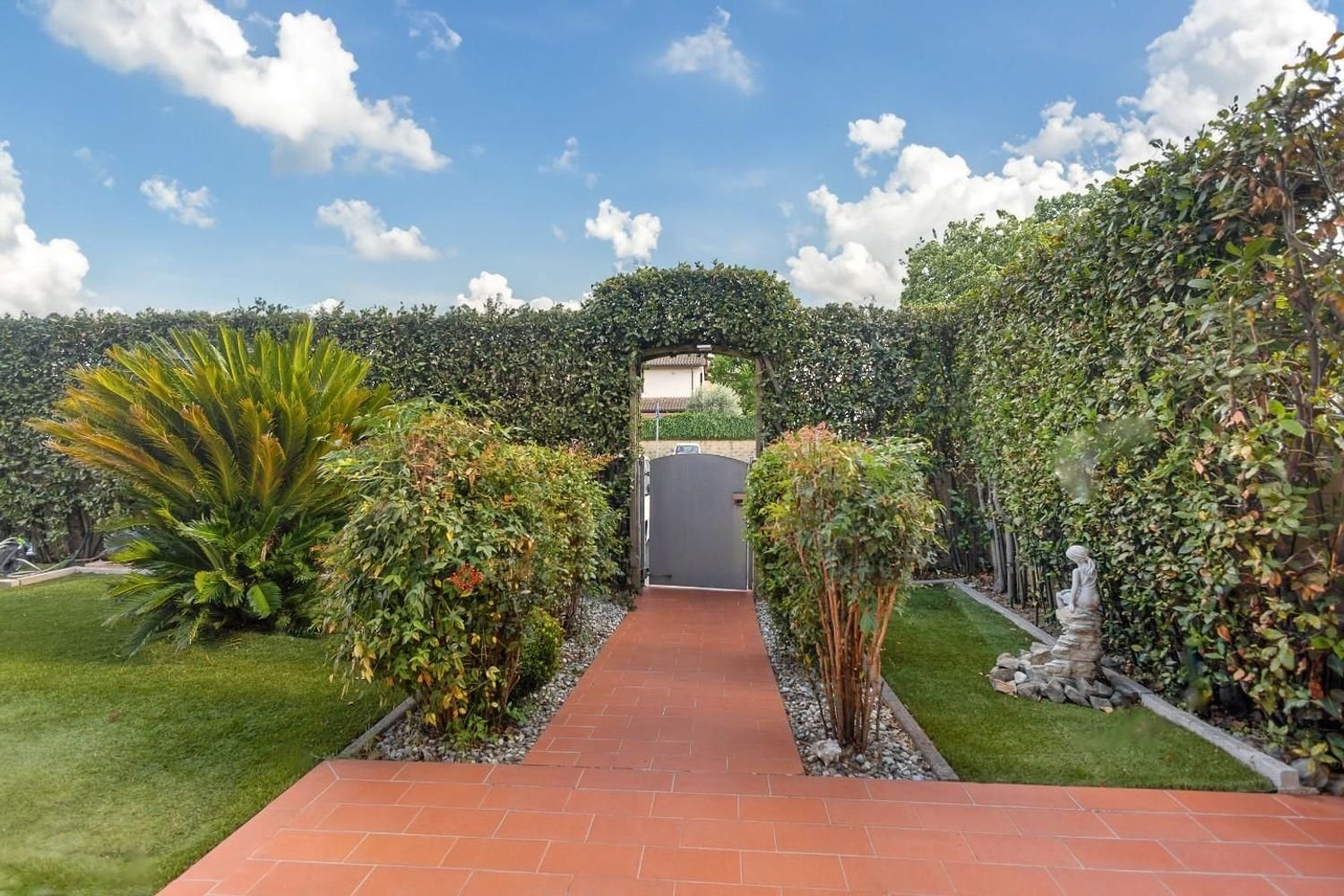 Дом с 6 спальнями в Кальчиная, Италия № 364490