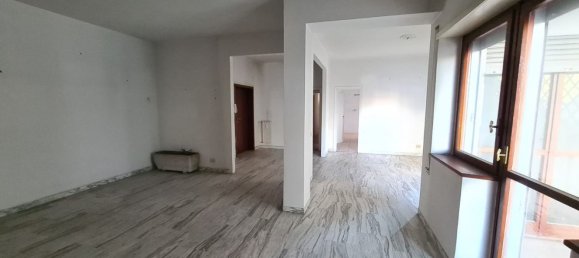 4 rooms Apartment in Rome, Italy No. 175928 6