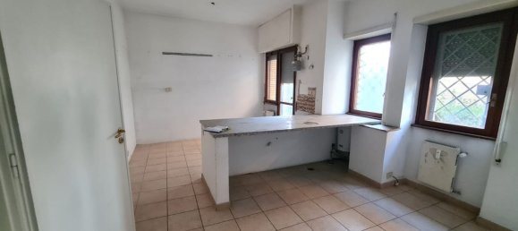 4 rooms Apartment in Rome, Italy No. 175928 8