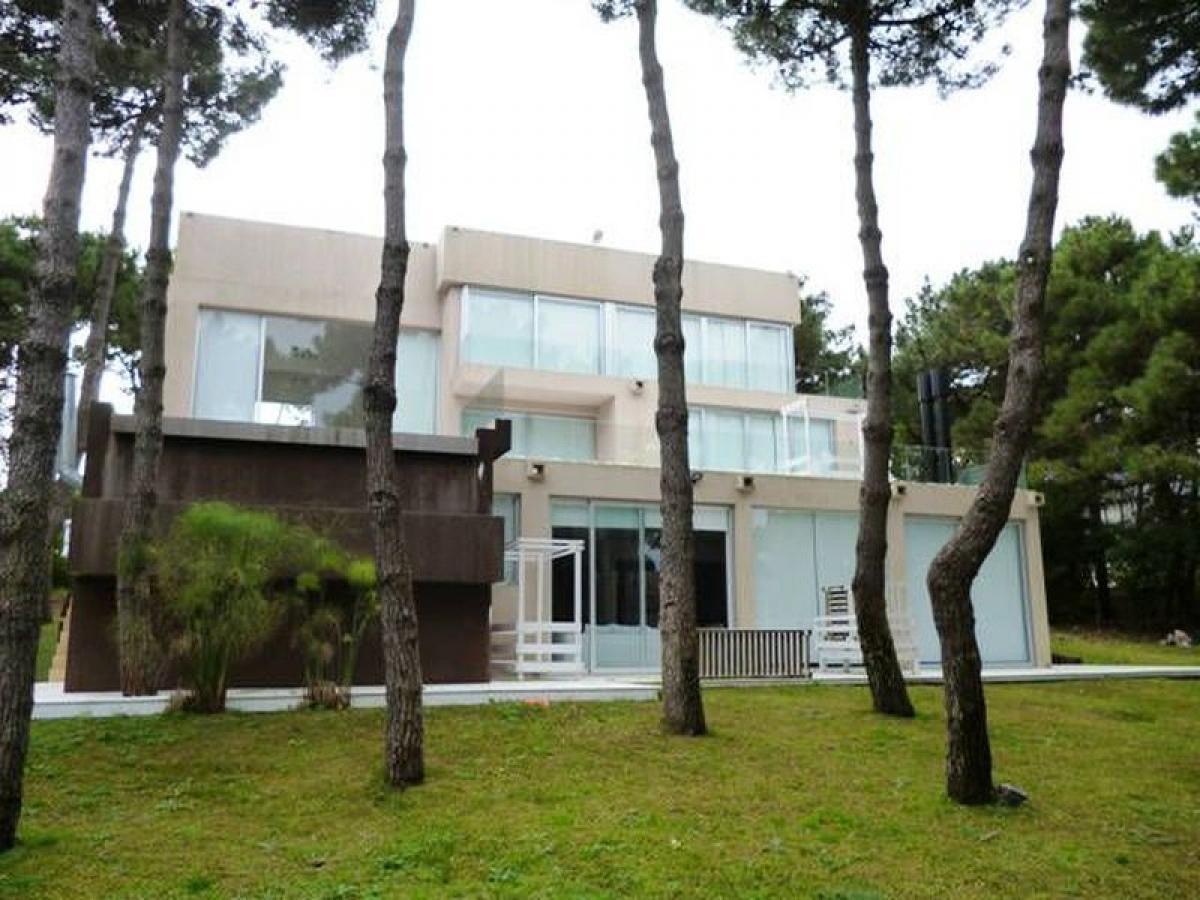5 bedrooms House in Mar del Plata, Argentina No. 73240