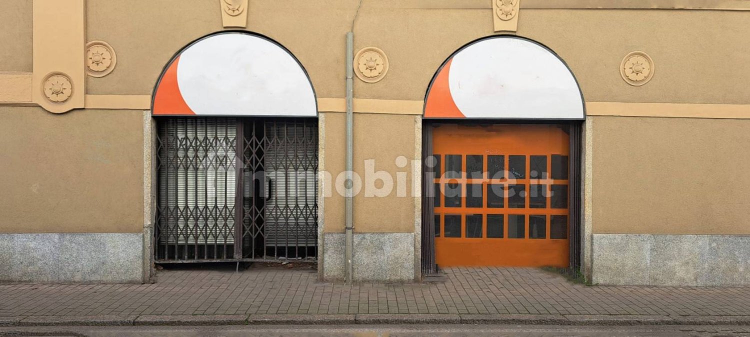 5 rooms Commercial property in Monza, Italy No. 10905