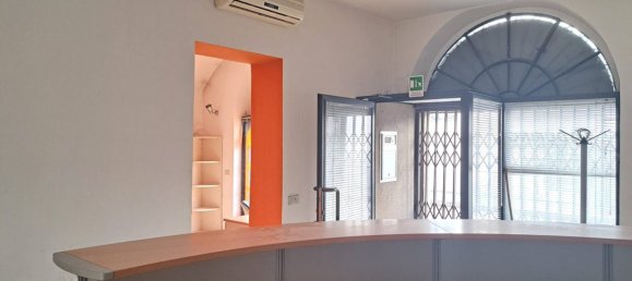 5 rooms Commercial property in Monza, Italy No. 10905 8