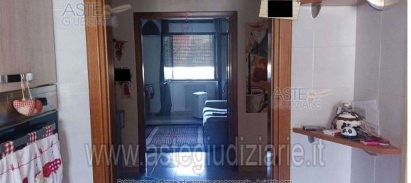 7 rooms Apartment in Taranto, Italy No. 30824 5