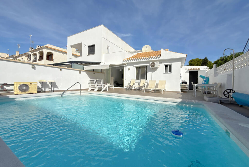 3 bedrooms Villa in La Zenia, Spain No. 217857