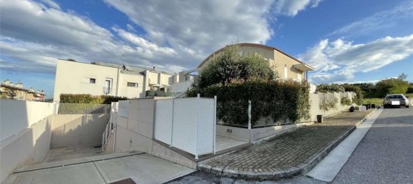 3 Schlafzimmer Wohnung in Senigallia, Italy, Nr. 350742 4