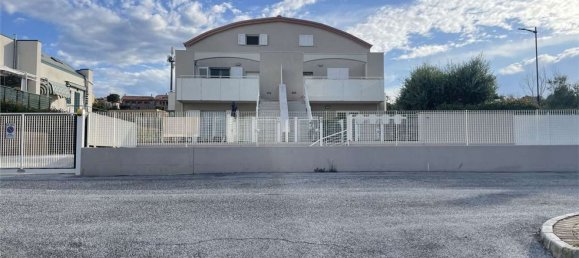 3 Schlafzimmer Wohnung in Senigallia, Italy, Nr. 350742 2