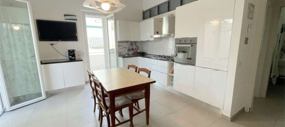 3 Schlafzimmer Wohnung in Senigallia, Italy, Nr. 350742 16