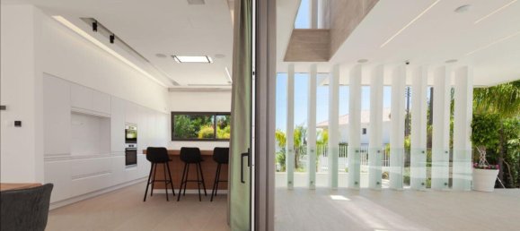 5 bedrooms Villa in Limassol, Cyprus No. 12942 3