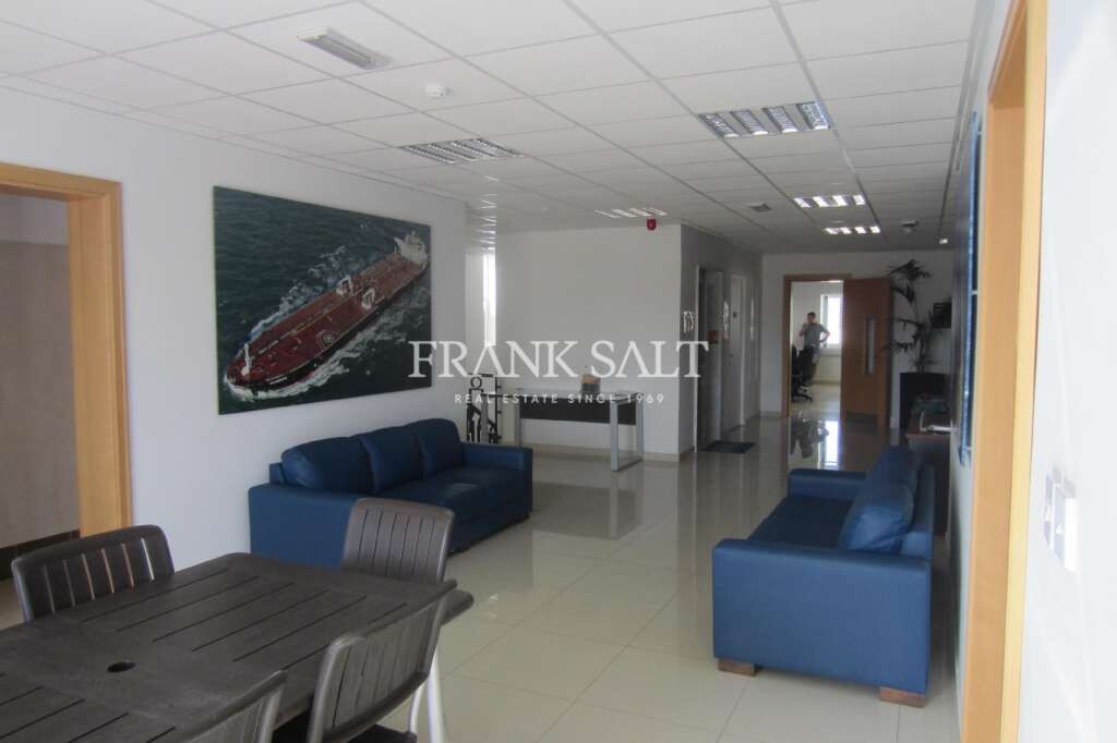 Oficina en Floriana, Malta 501 m² No. 12907