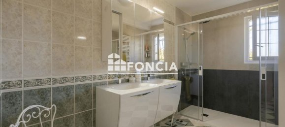 4 bedrooms House in Saint-Regle, France No. 287602 9