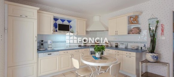 4 bedrooms House in Saint-Regle, France No. 287602 6