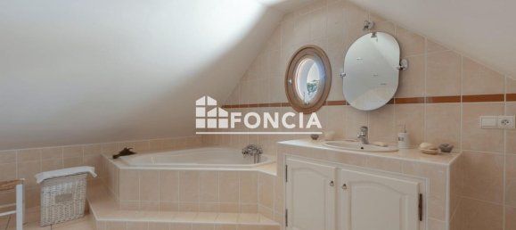 4 bedrooms House in Saint-Regle, France No. 287602 15