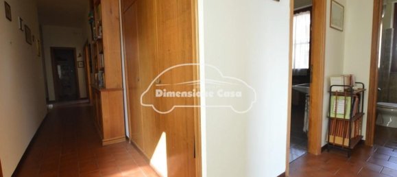 6 rooms Apartment in Lucca, Italy No. 210061 4