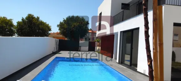 Casa de 4 dormitorios en Cascais, Portugal No. 128552 2