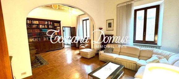 9 rooms Apartment in Siena, Italy No. 27049 3