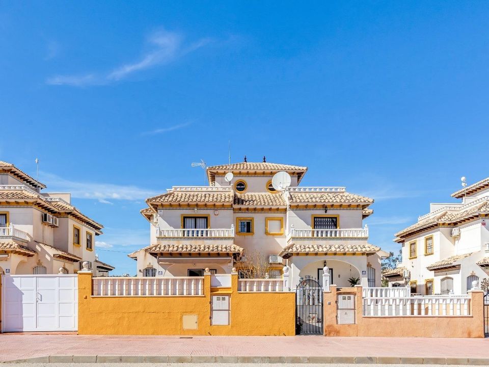 4 bedrooms Townhouse in Cabo Roig, Spain No. 274798