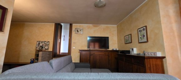5 bedrooms House in Chiarano, Italy No. 371920 7