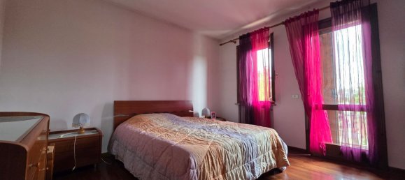 5 bedrooms House in Chiarano, Italy No. 371920 9