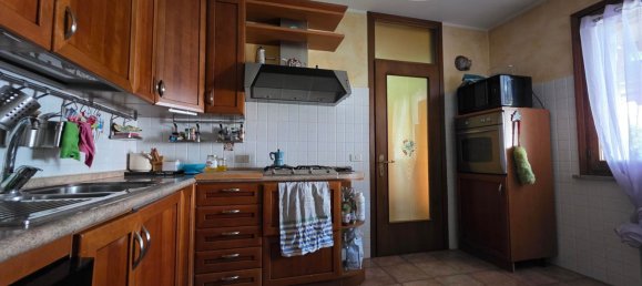 5 bedrooms House in Chiarano, Italy No. 371920 21