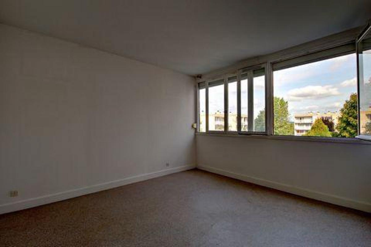 Studio in the Condo in Gaillon, France No. 10592