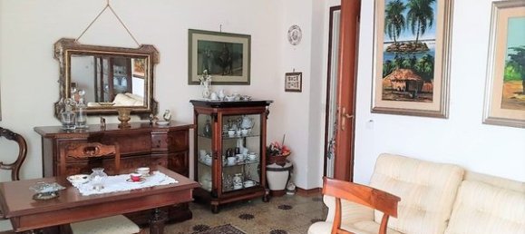 Квартира с 5 комнатами в Каррара, Италия № 50644 3