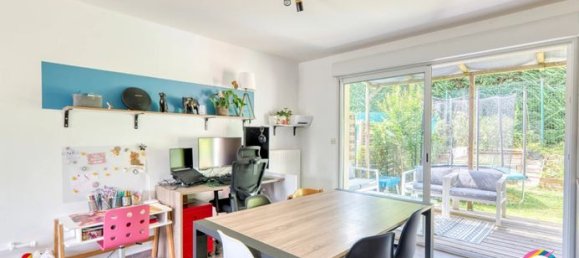 Casa de 3 dormitorios en Sainte-Euphemie, France No. 313532 6