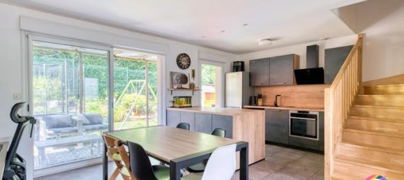 Casa de 3 dormitorios en Sainte-Euphemie, France No. 313532 2