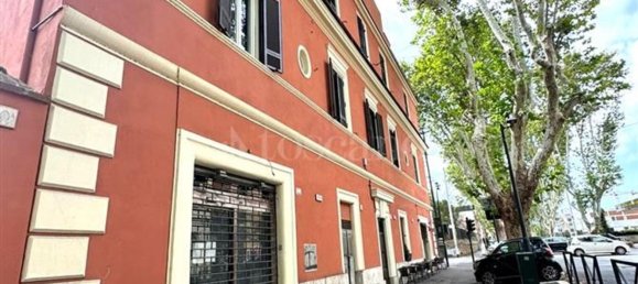40m² Commercial property in Rome, Italy No. 48289 3