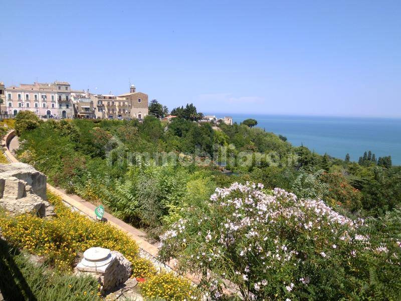 Casa de 3 dormitorios en Vasto, Italy No. 237146