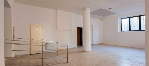 2 rooms Commercial property in Poggibonsi, Italy No. 14246 12
