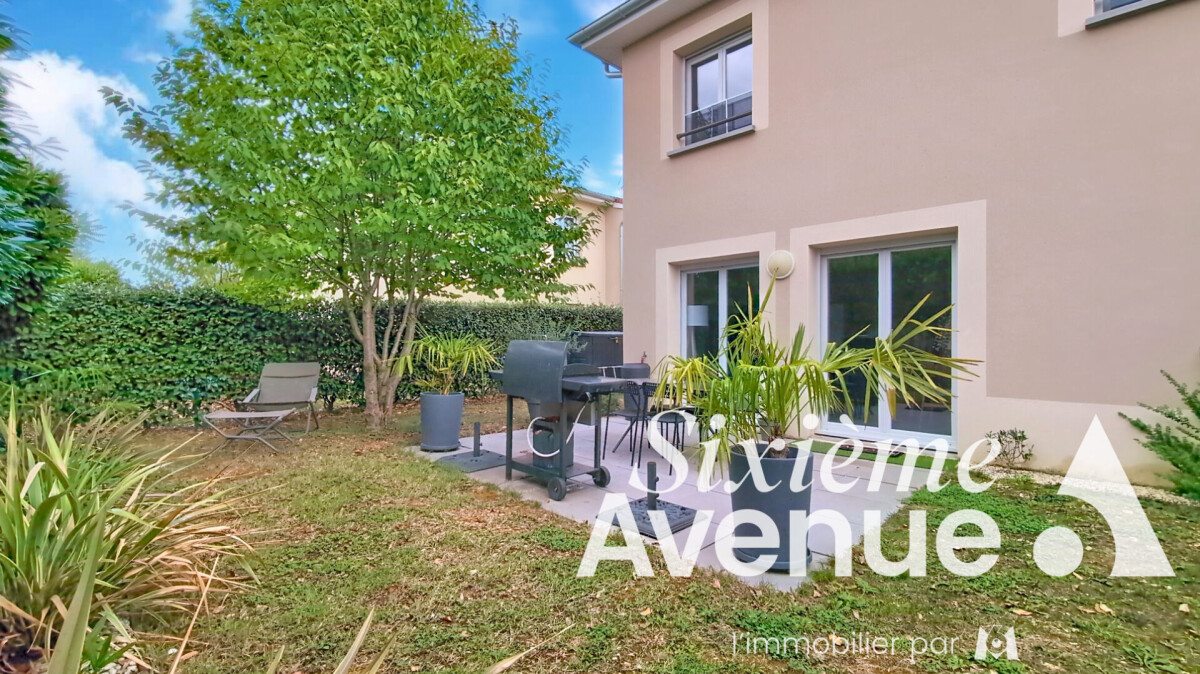 2 bedrooms House in Chassieu, France No. 321423