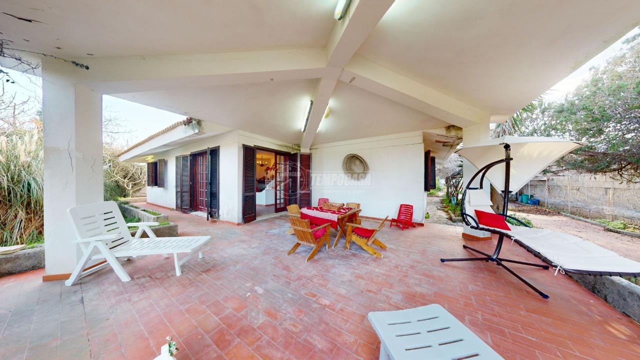 3 rooms Apartment in Lecce, Italy No. 136216