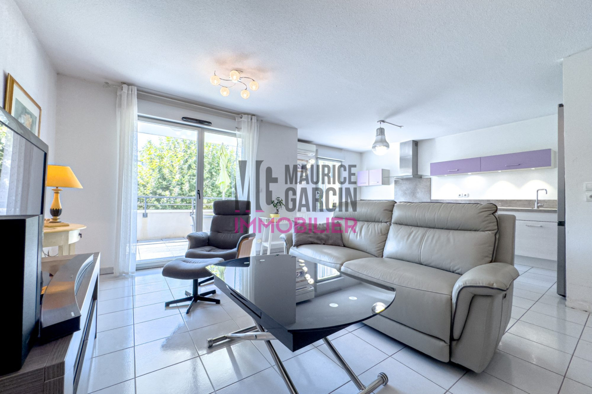 3 rooms Apartment in Orange, France No. 285638