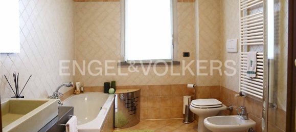 Пентхаус с 3 спальнями в Арезе, Италия № 106416 12