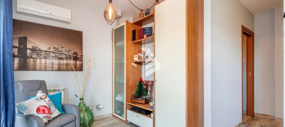 3 bedrooms Villa in Rome, Italy No. 65366 3