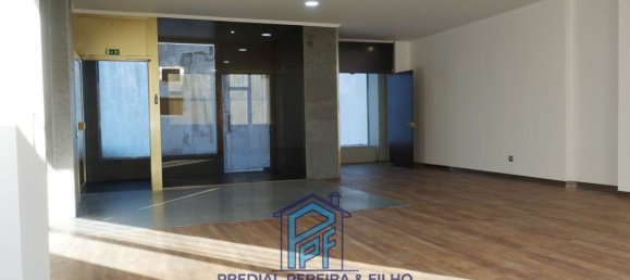 Propriété commerciale à Rio Tinto, Portugal 72m² No. 74105 3