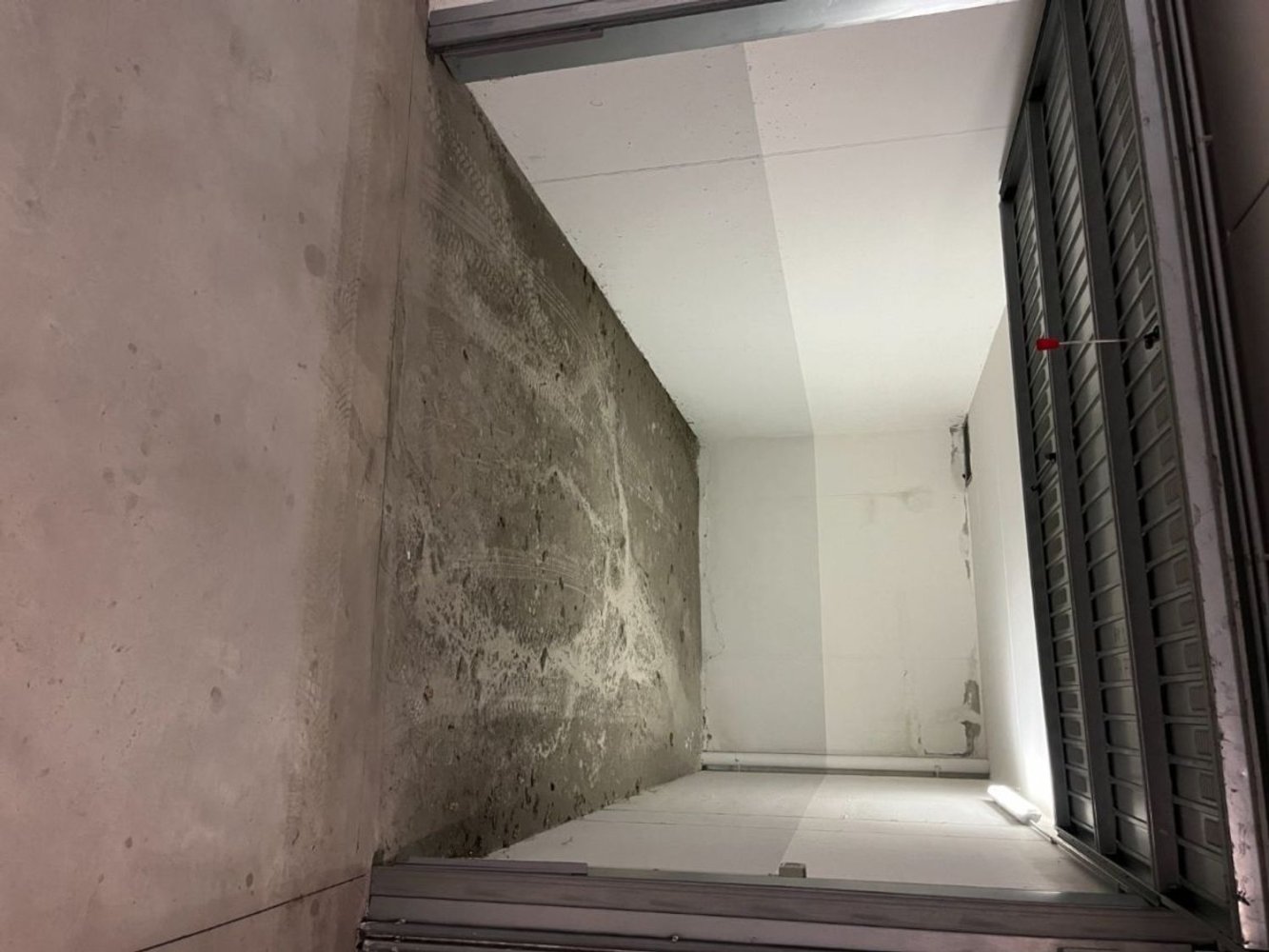  مرآب في Bergamo, Italy 19متر مربع رقم 392180