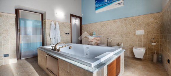 9-salle Villa à Busca, Italy No. 17973 4