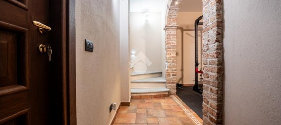 9-salle Villa à Busca, Italy No. 17973 9