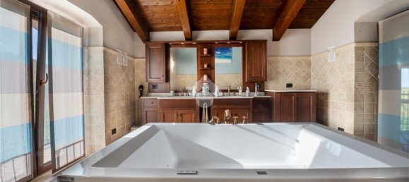 9-salle Villa à Busca, Italy No. 17973 3