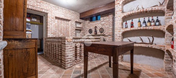 9-salle Villa à Busca, Italy No. 17973 15