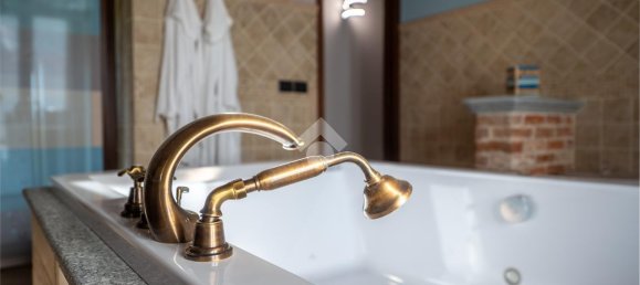 9-salle Villa à Busca, Italy No. 17973 2