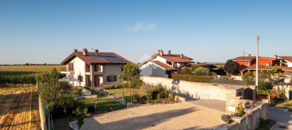 9-salle Villa à Busca, Italy No. 17973 30