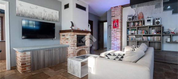 9-salle Villa à Busca, Italy No. 17973 32