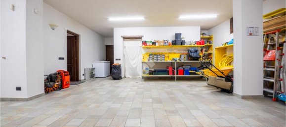 9-salle Villa à Busca, Italy No. 17973 13